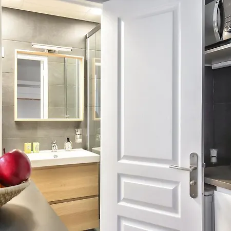 Cosy Mezzanine In The Heart Of Parigi