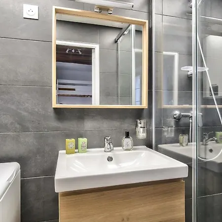 Cosy Mezzanine In The Heart Of Appartamento
