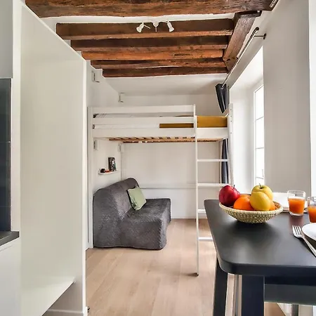 Cosy Mezzanine In The Heart Of Lägenhet
